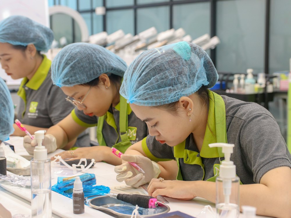 Inspection bench in KLOW’s Korean warehouse, checking K-beauty stock for expiry and packaging